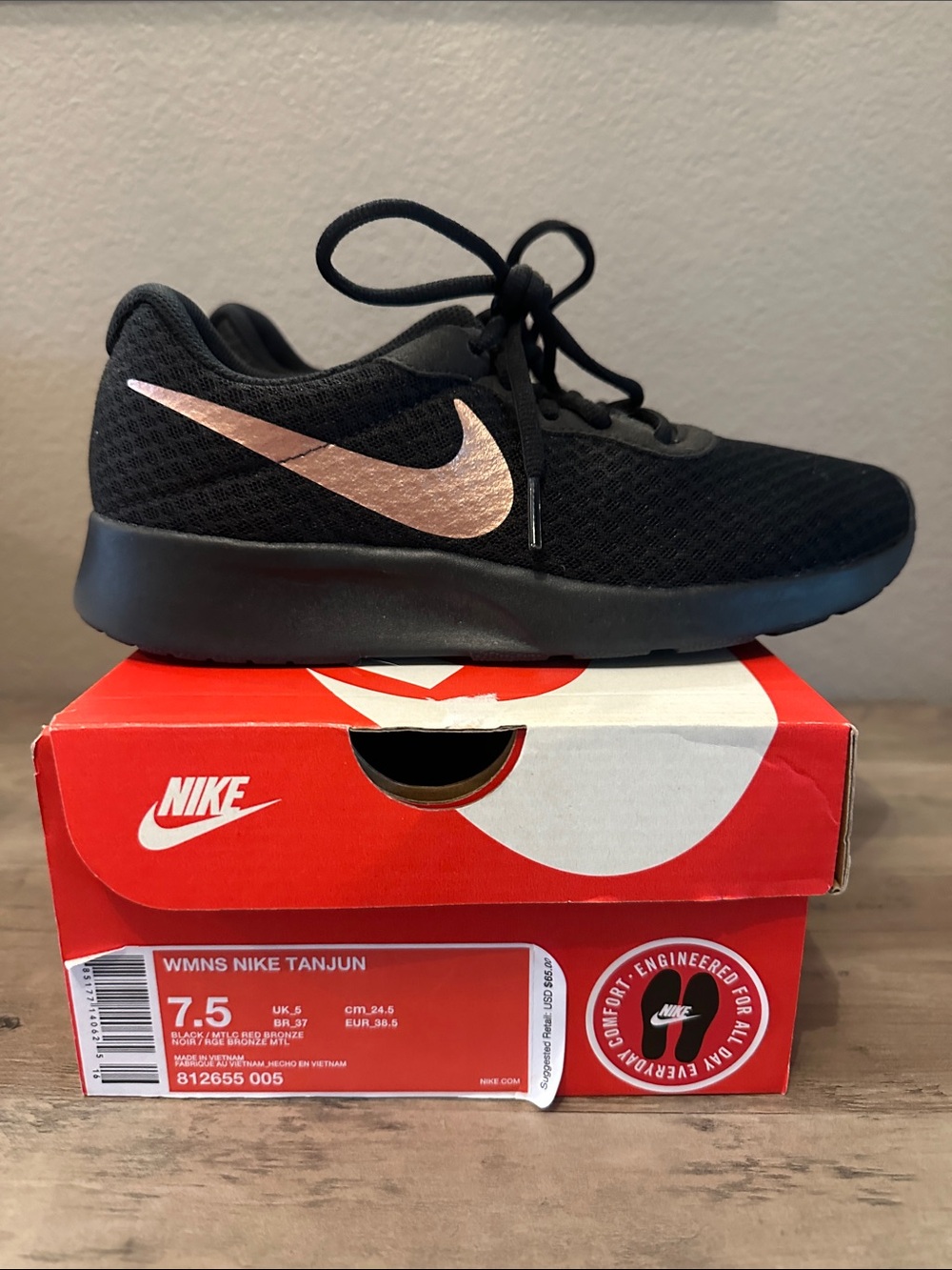 Womens Nike Tanjun Shoes - Picture 4 of 8